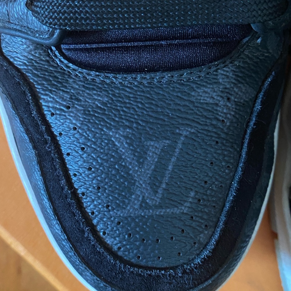 Louis Vuitton Black and White Men's Sneakers - Picture 4 of 6